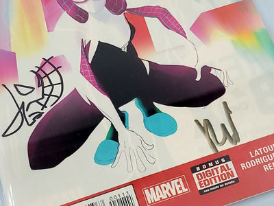 SPIDER-GWEN #1 CGC SS 9.8 SIGNED & SKETCHED BY JASON LATOUR & ROBBI RODRIGUEZ